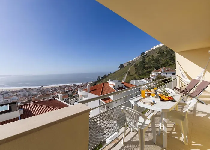 Comfort & Sea Назаре